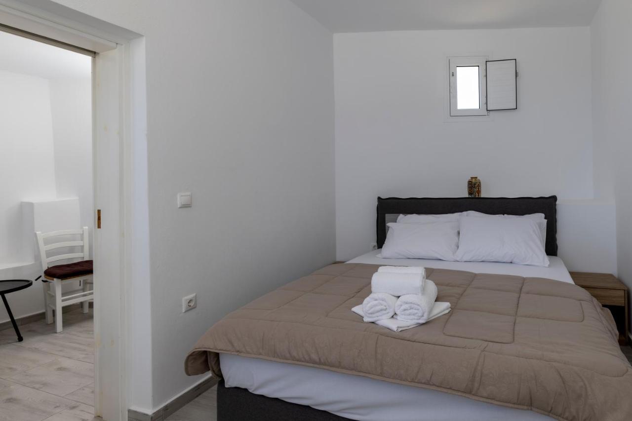 Villa Ostrich Fira  Exteriör bild